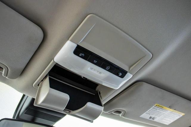 Photo of 2023 Glacier White Nissan Altima
