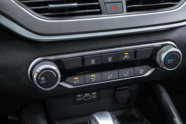 Photo of 2023 Glacier White Nissan Altima