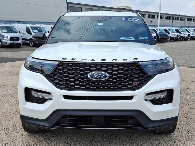 Photo of 2023 Star White Ford Explorer