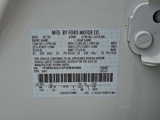Photo of 2023 Star White Ford Explorer