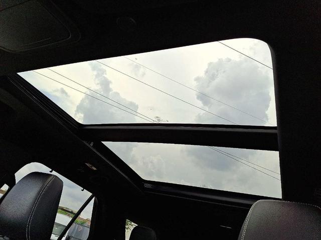 Photo of 2023 Star White Ford Explorer
