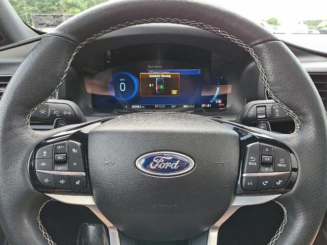 Photo of 2023 Star White Ford Explorer