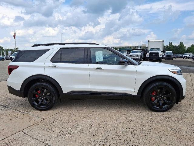 Photo of 2023 Star White Ford Explorer