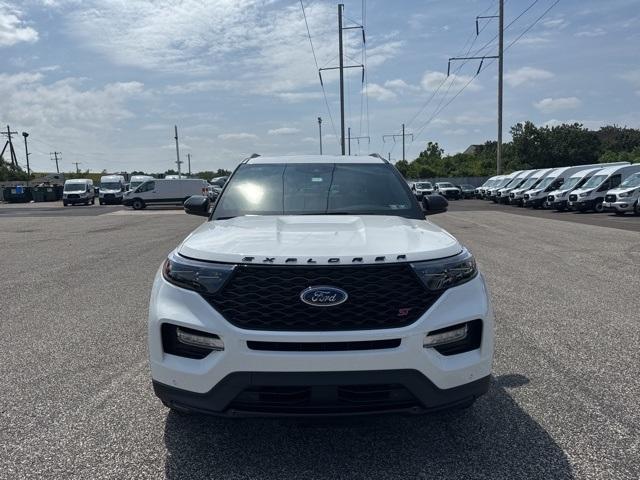Photo of 2023 Star White Ford Explorer