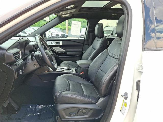 Photo of 2023 Star White Ford Explorer