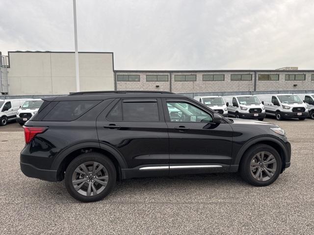 Photo of 2025 Black Metallic Ford Explorer