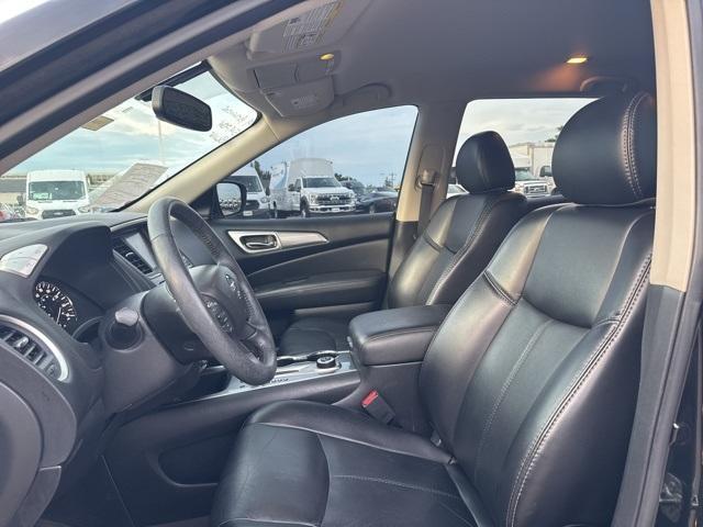 Photo of 2019 Magnetic Black Pearl Nissan Pathfinder