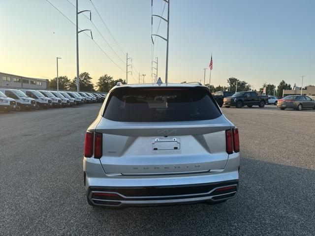 Photo of 2022 Sparkling Silver Kia Sorento