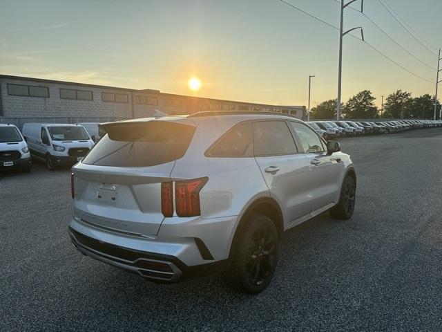 Photo of 2022 Sparkling Silver Kia Sorento