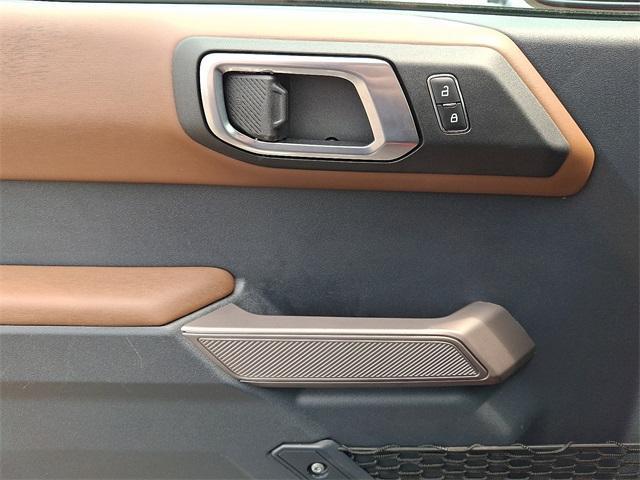 Photo of 2023 Hot Pepper Red Metallic Tinted Clearcoat Ford Bronco