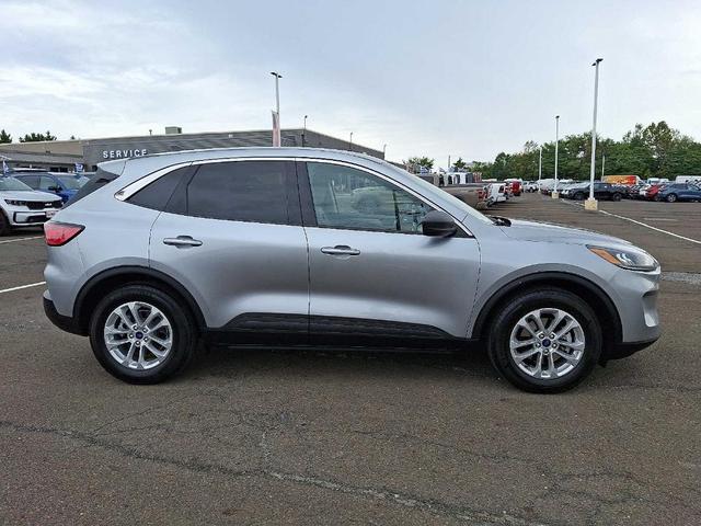 Photo of 2022 Iconic Silver Metallic Ford Escape