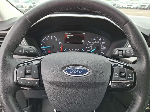 Photo of 2022 Iconic Silver Metallic Ford Escape