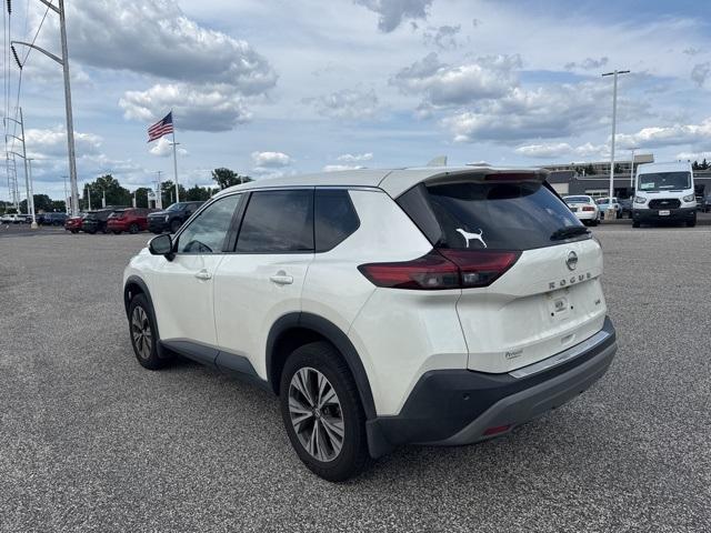 Photo of 2021 White Nissan Rogue