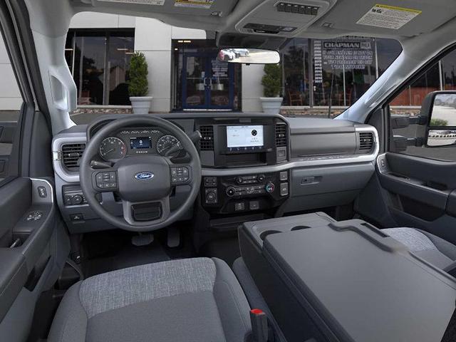 Photo of 2025 Oxford White Ford F-350