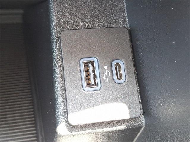 Photo of 2024 Oxford White Ford Edge