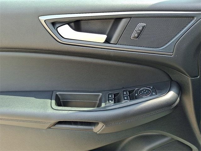 Photo of 2024 Oxford White Ford Edge