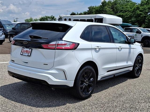 Photo of 2024 Oxford White Ford Edge