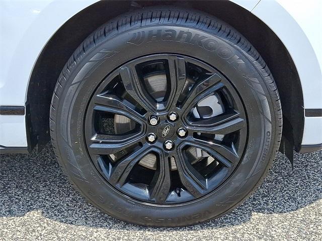 Photo of 2024 Oxford White Ford Edge