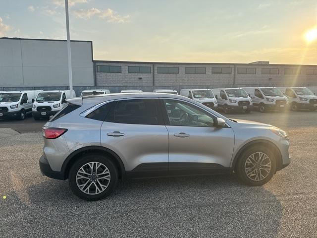Photo of 2022 Iconic Silver Metallic Ford Escape