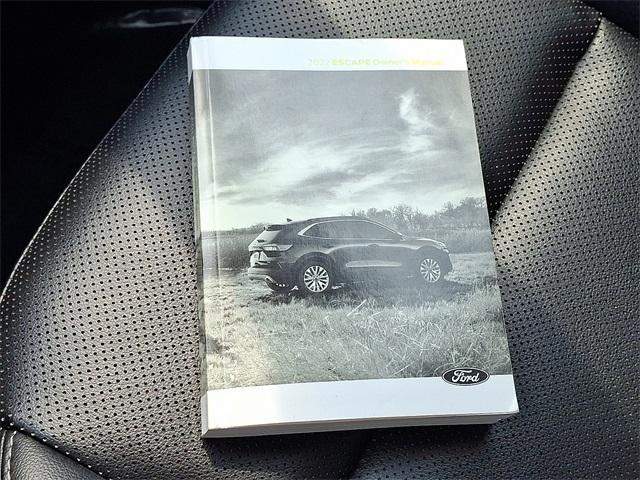 Photo of 2022 Iconic Silver Metallic Ford Escape