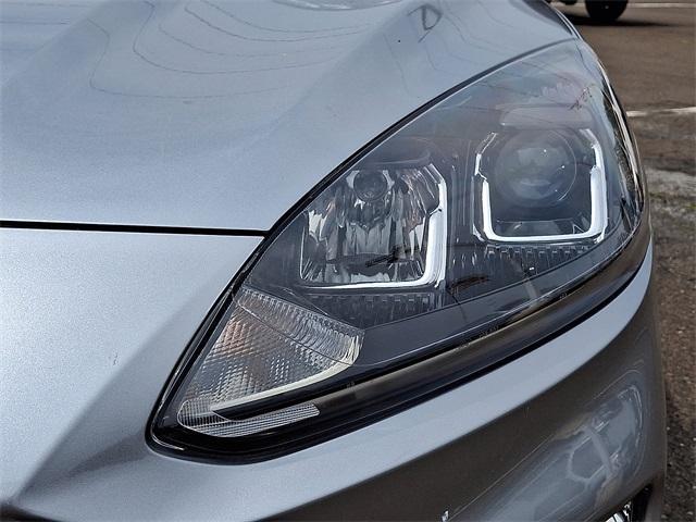 Photo of 2022 Iconic Silver Metallic Ford Escape