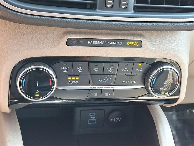 Photo of 2022 Oxford White Ford Escape
