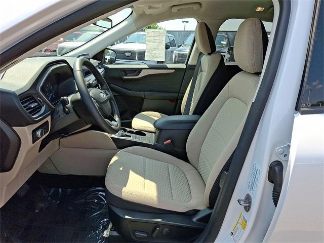 Photo of 2022 Oxford White Ford Escape