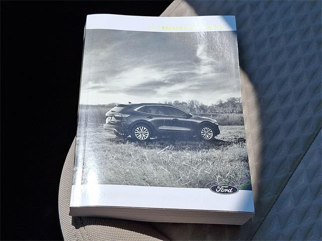 Photo of 2022 Oxford White Ford Escape