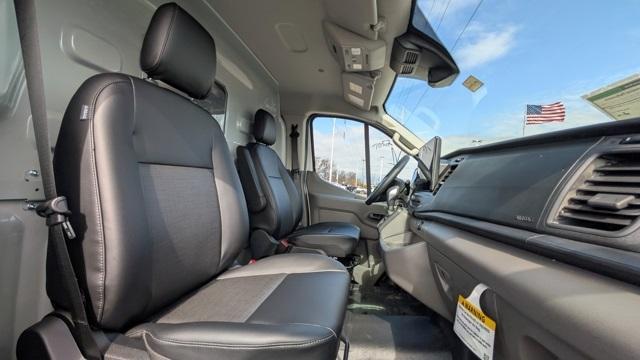 Photo of 2025 Oxford White Ford Transit-250