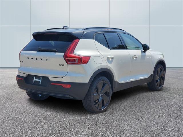 Photo of 2026 Crystal White Volvo XC40