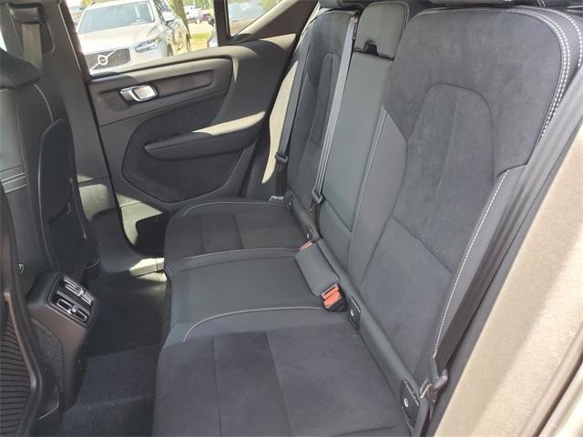 Photo of 2026 Crystal White Volvo XC40