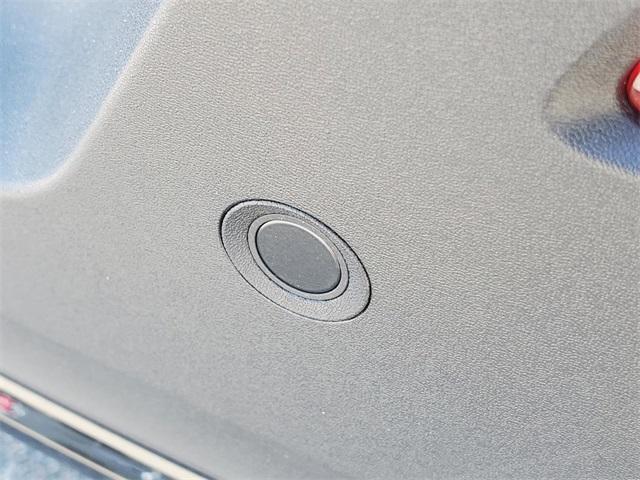 Photo of 2026 Crystal White Volvo XC40