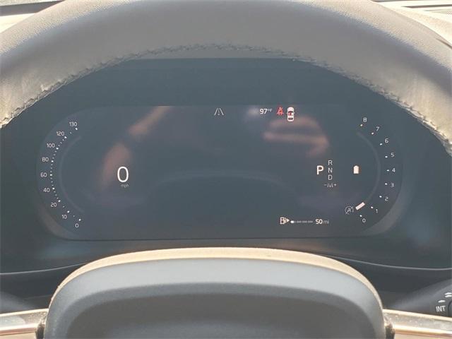 Photo of 2026 Crystal White Volvo XC40