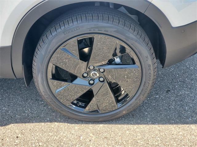 Photo of 2026 Crystal White Volvo XC40