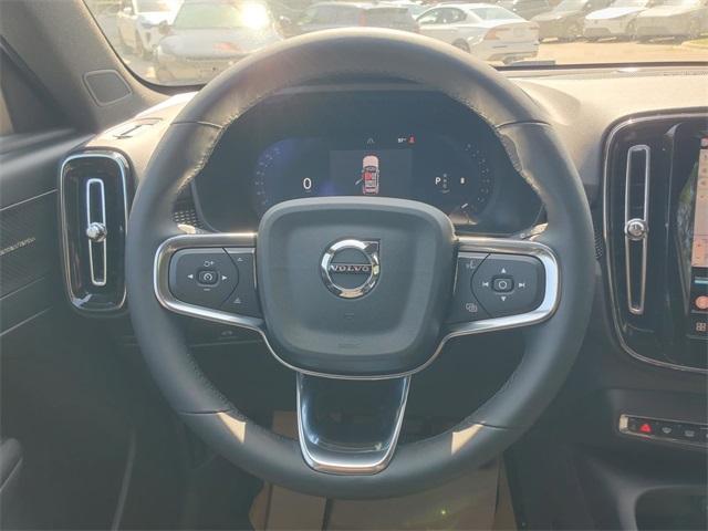 Photo of 2026 Crystal White Volvo XC40