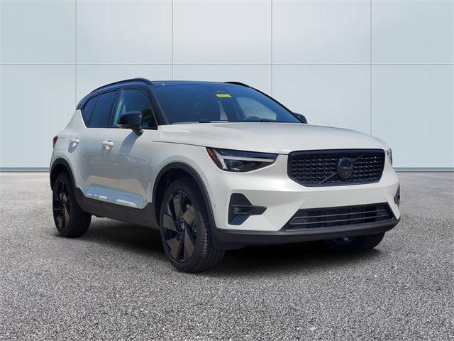 Photo of 2026 Crystal White Volvo XC40
