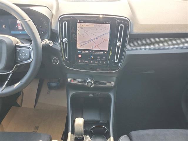 Photo of 2026 Crystal White Volvo XC40