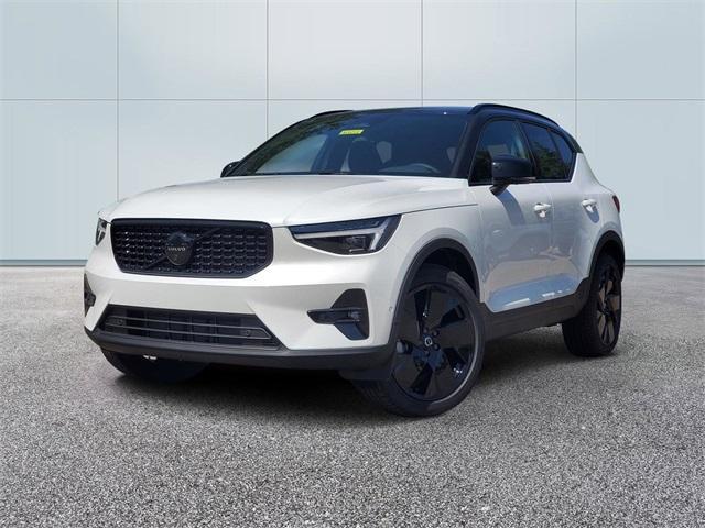 Photo of 2026 Crystal White Volvo XC40