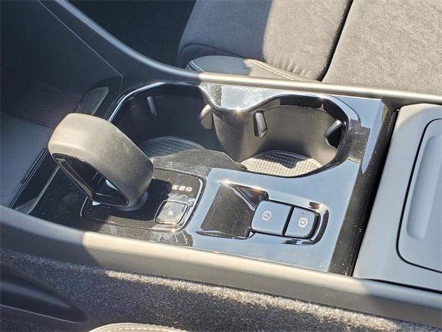 Photo of 2026 Crystal White Volvo XC40