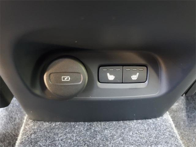 Photo of 2026 Crystal White Volvo XC40