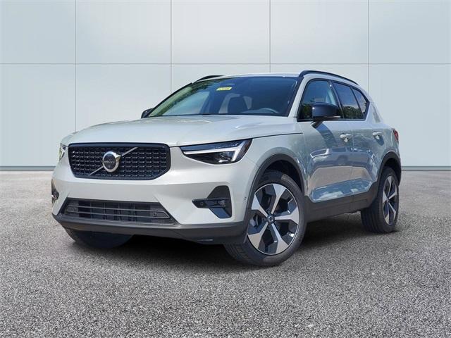 Photo of 2026 Metallic Volvo XC40