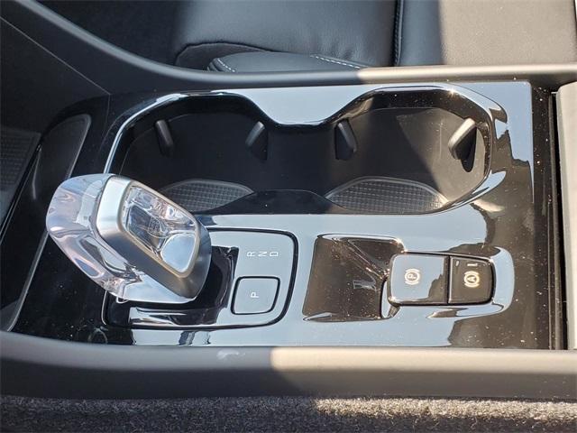 Photo of 2026 Metallic Volvo XC40