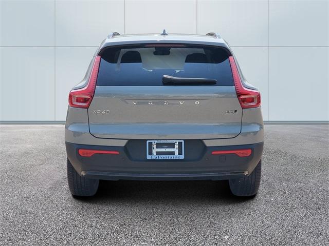 Photo of 2026 Metallic Volvo XC40