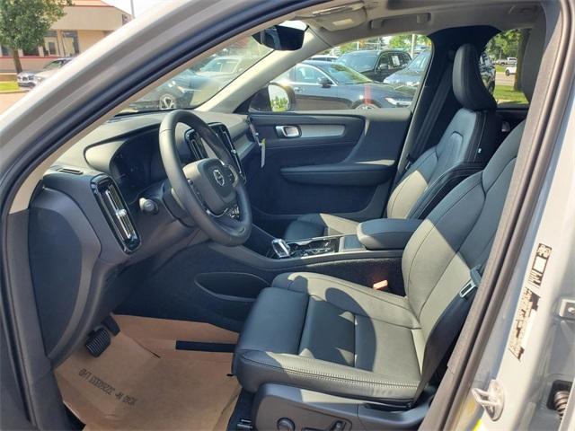 Photo of 2026 Metallic Volvo XC40