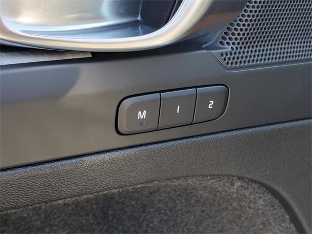 Photo of 2026 Metallic Volvo XC40