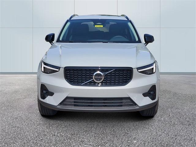 Photo of 2026 Metallic Volvo XC40