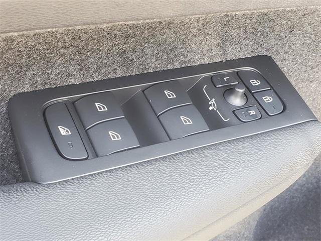 Photo of 2026 Metallic Volvo XC40