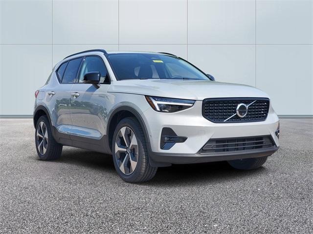 Photo of 2026 Metallic Volvo XC40