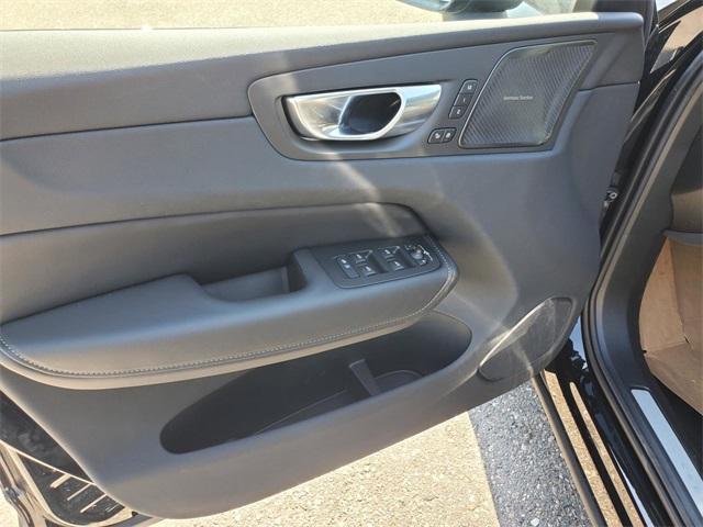 Photo of 2025 Onyx Black Metallic Volvo XC60
