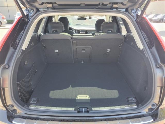 Photo of 2025 Onyx Black Metallic Volvo XC60
